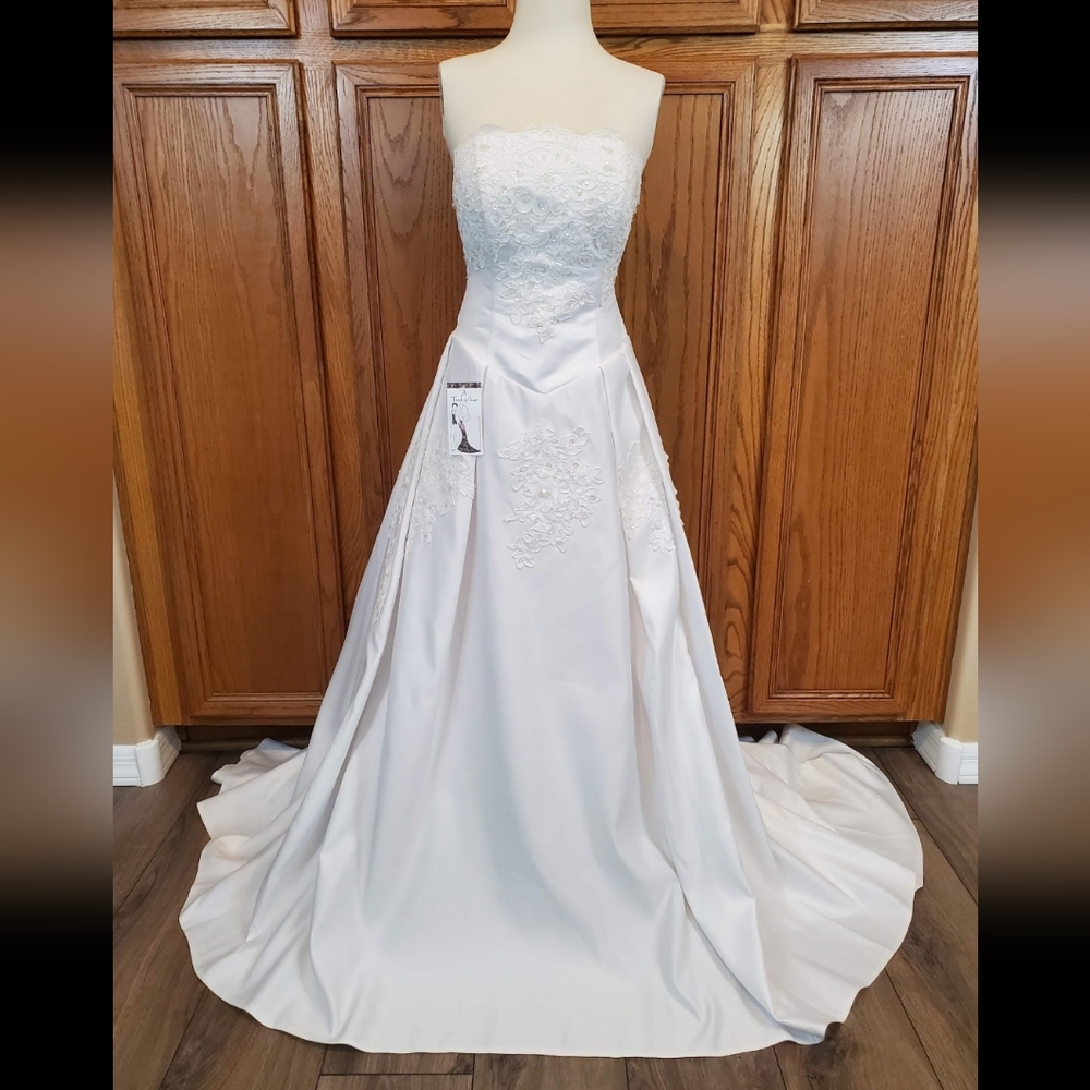 White Satin Strapless Wedding Dress Size 14 NEW